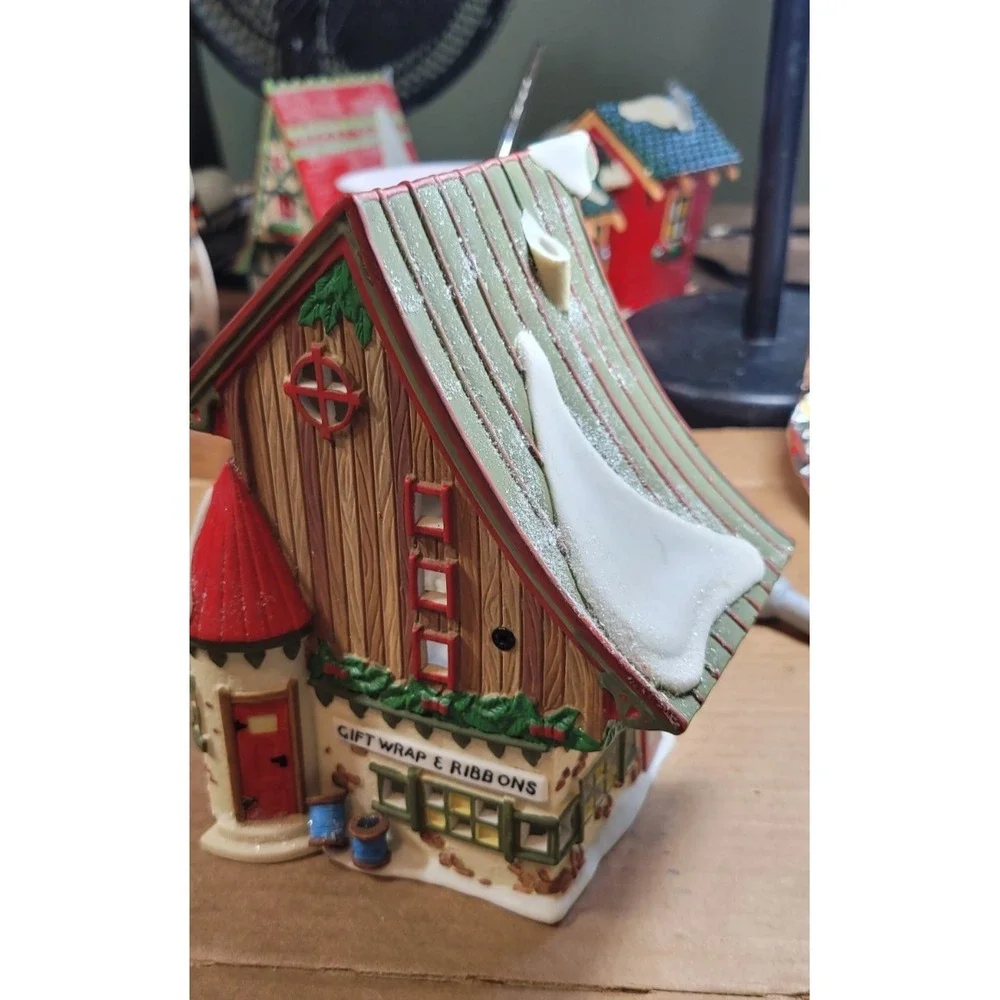 Department Dept 56 GIFT WRAP & RIBBONS North Pole Series REPAIRED Lighted